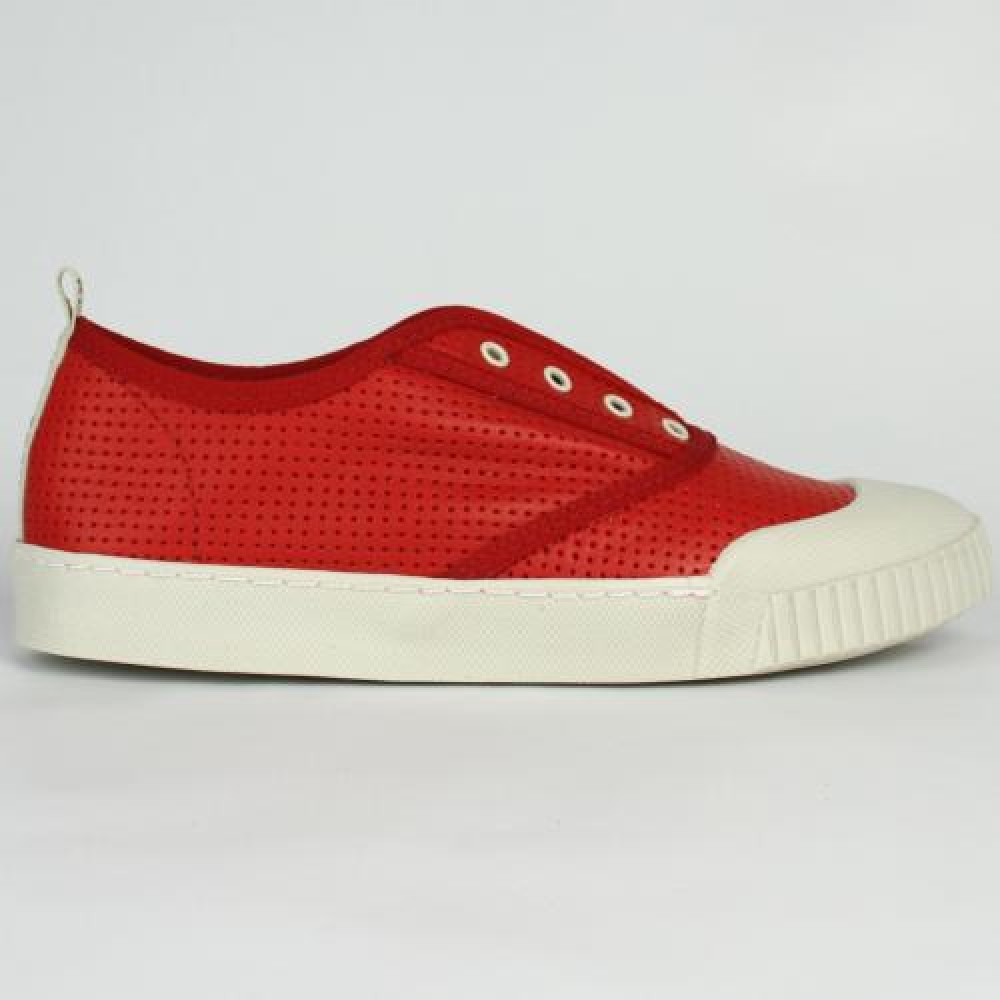 TÊNIS SLIP ON COURO VAZADO